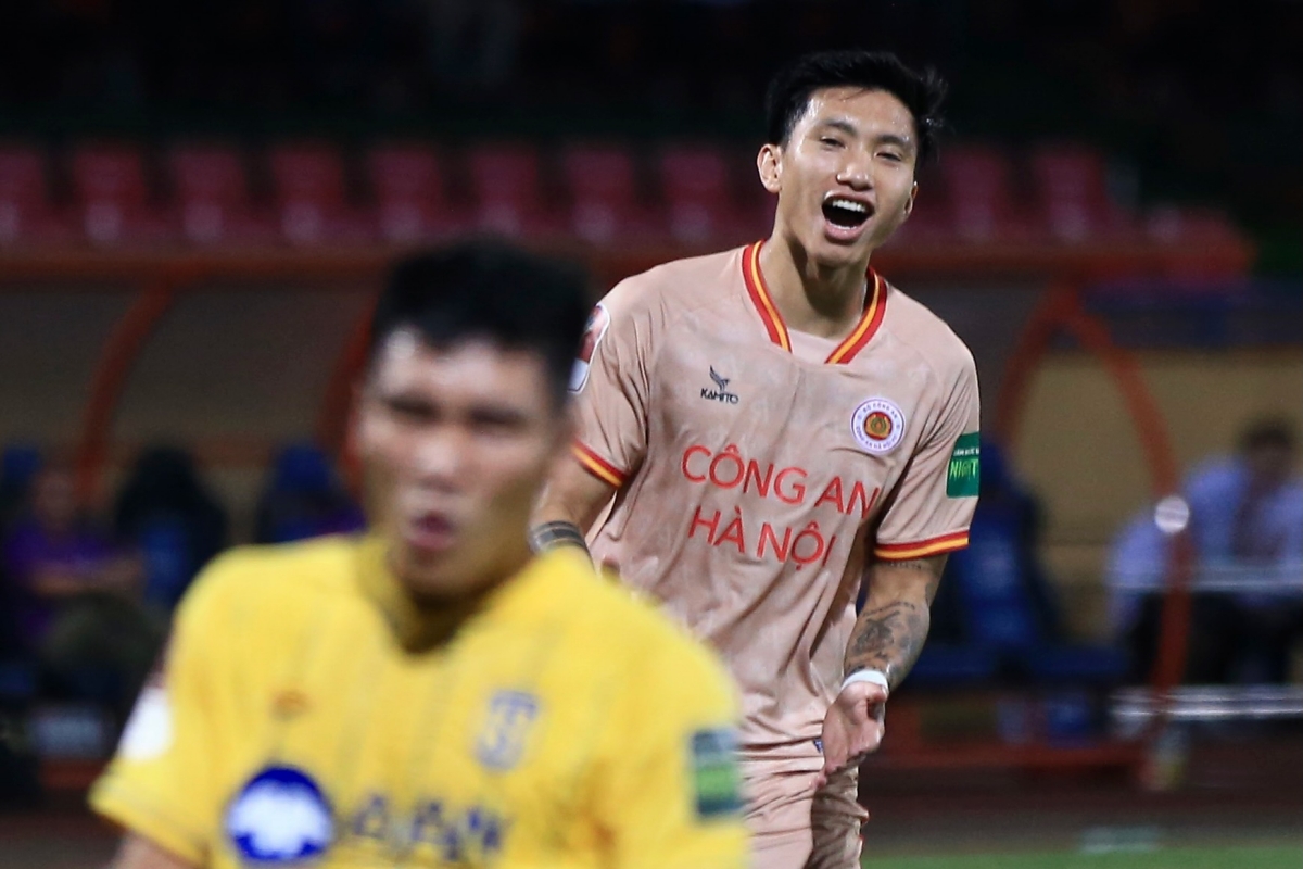 Đoàn Văn Hậu SLNA vs CAHN 26/5 doan Van Hau SLNA vs CAHN 26/5