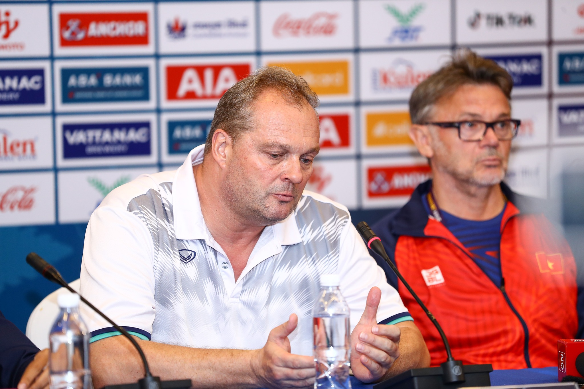 Michael Weiss Michael Weiss