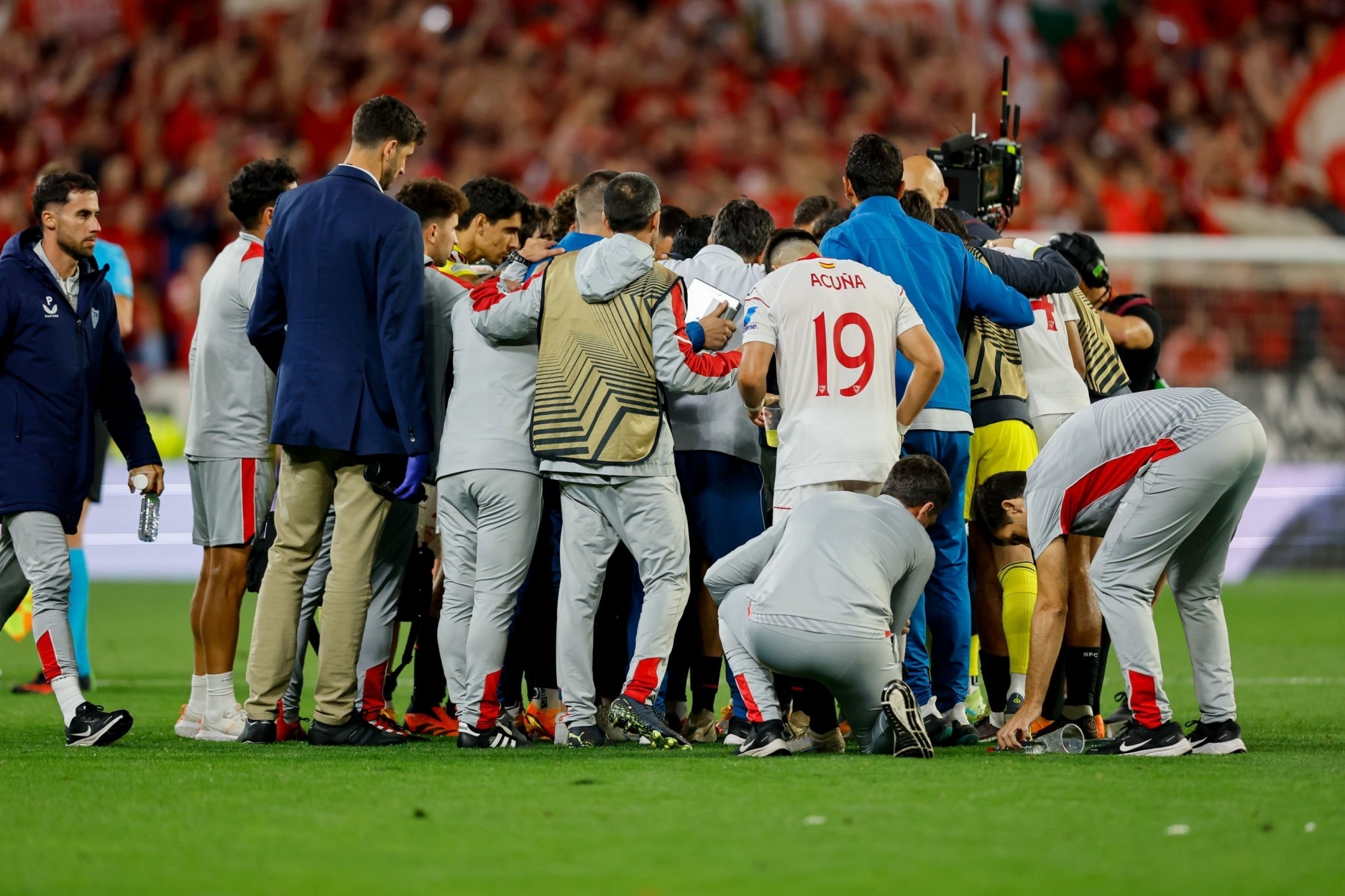 Jose Luis Mendilibar Vị HLV trưởng phản hiện đại và yêu thích sự đơn giản 6 Jose Luis Mendilibar Vị HLV trưởng phản hiện đại và yêu thích sự đơn giản 6