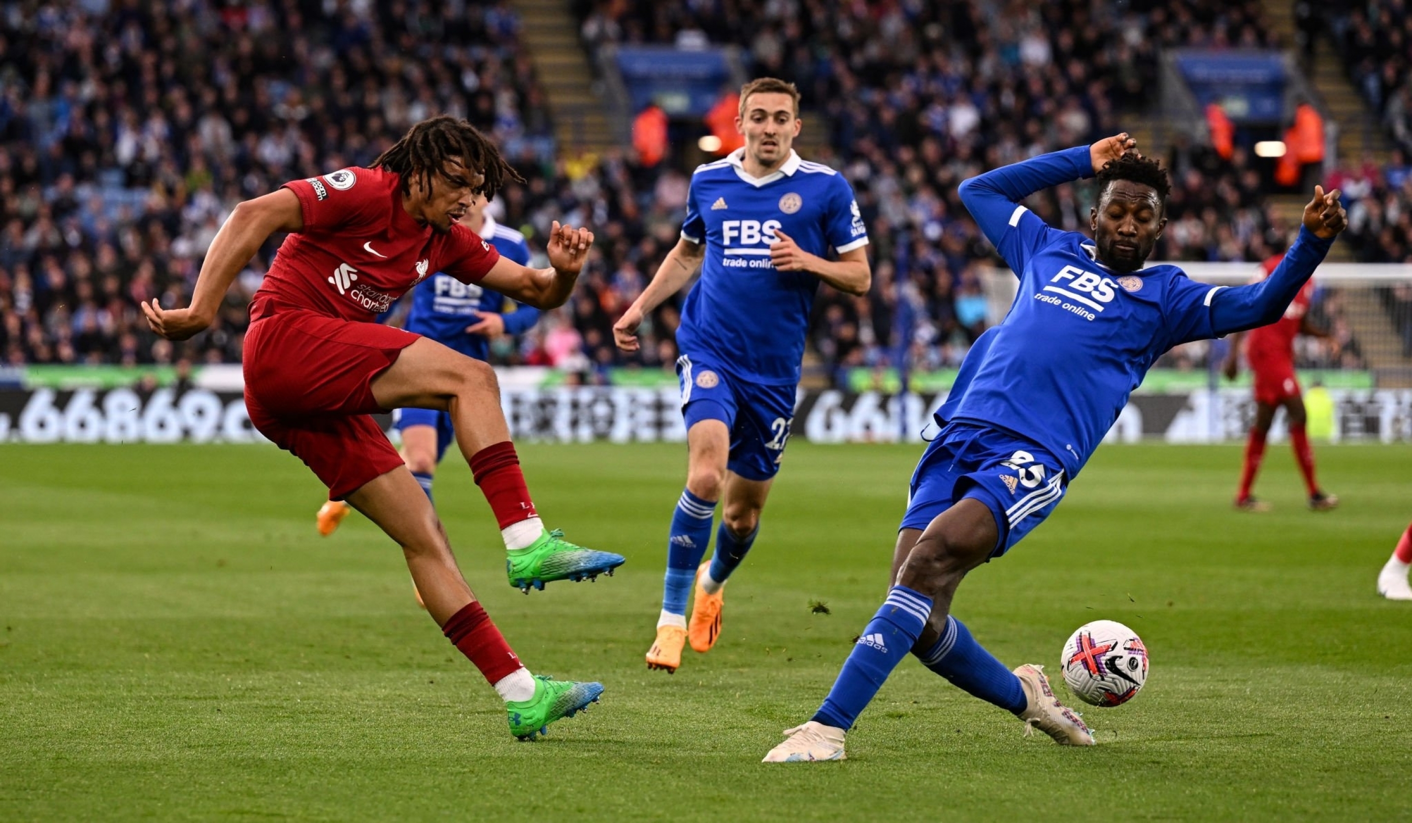 Trent Alexander-Arnold đã lột xác thành một tiền vệ như thế nào 2 Trent Alexander-Arnold đã lột xác thành một tiền vệ như thế nào 2