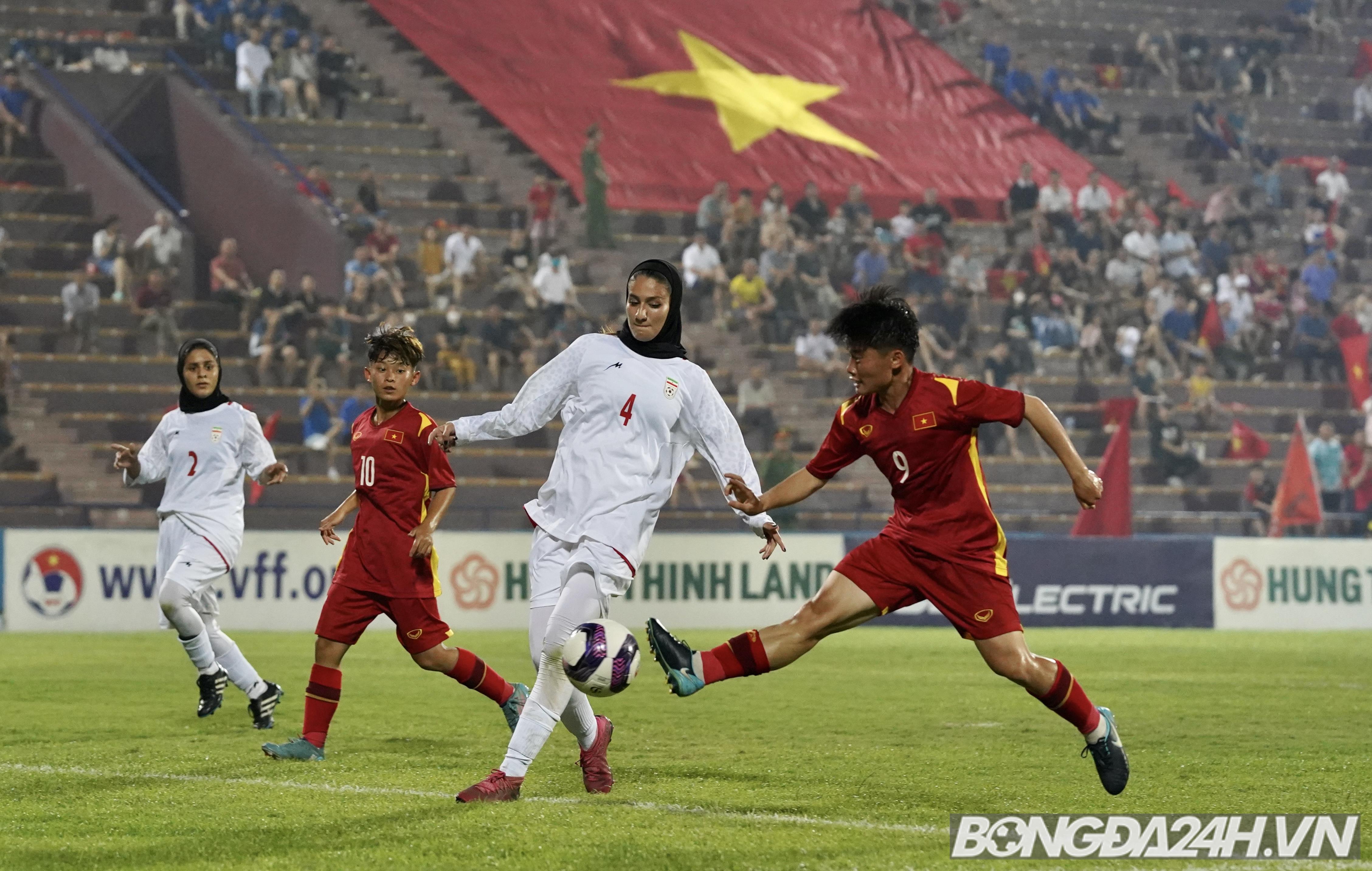 Đội trưởng Bảo Trâm thể hiện bản lĩnh trong ngày Việt Nam thắng ngược Iran 1