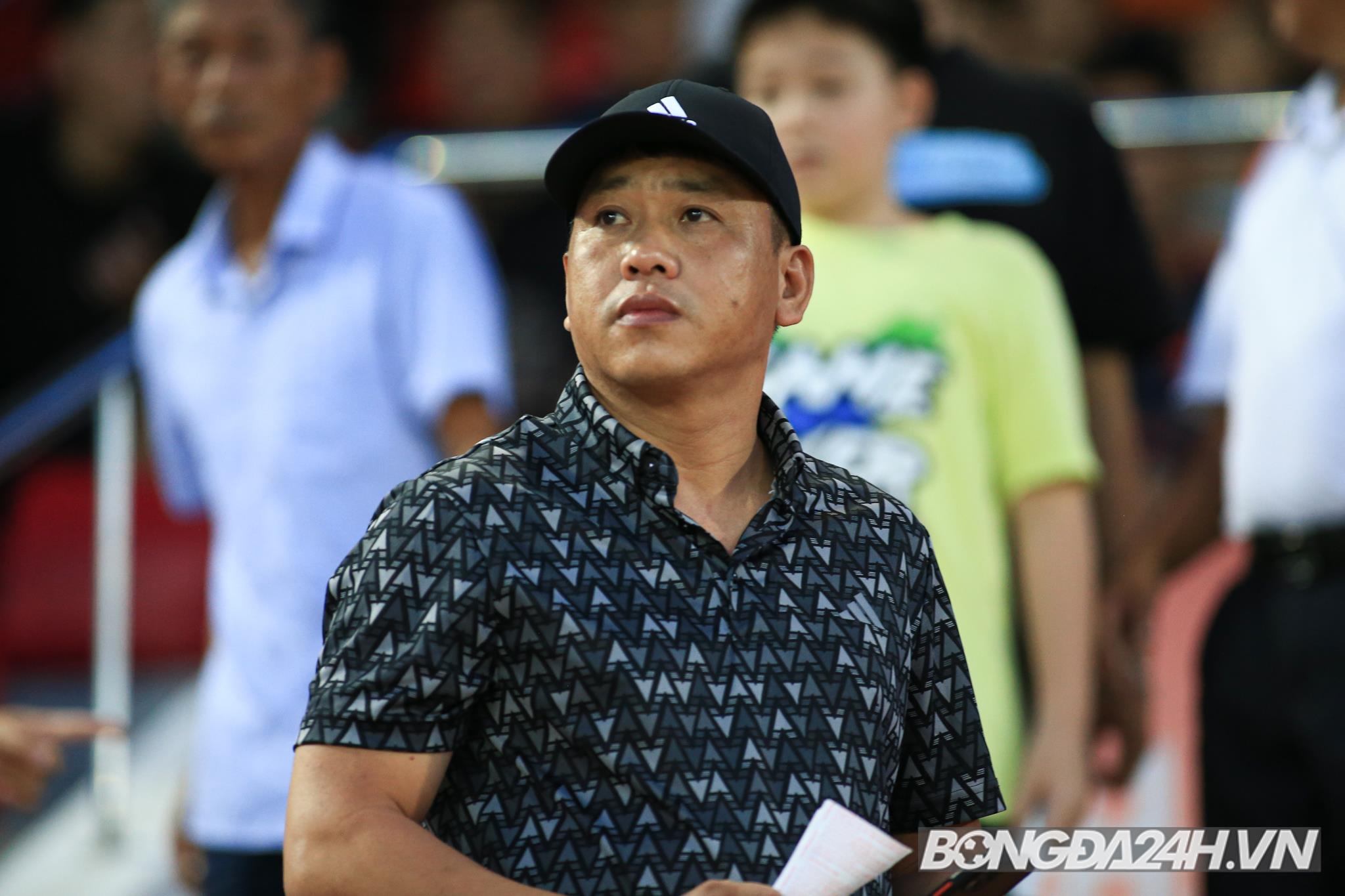 Quốc Việt mừng rỡ khi gặp lại người thân 1 Quốc Việt mừng rỡ khi gặp lại người thân 1