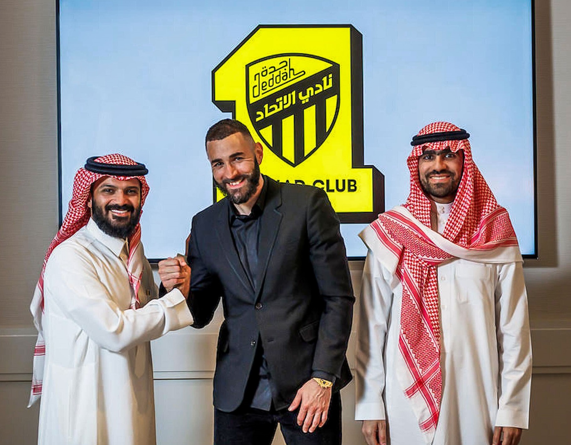 CHÍNH THỨC Benzema gia nhập Al Ittihad 1