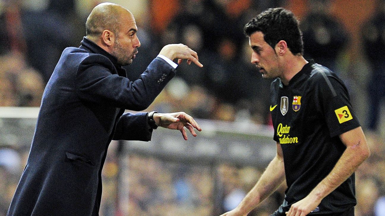 Sergio Busquets Chơi bóng giống như đánh cờ, bạn phải tính toán mọi nước đi và kiểm soát tất cả 4