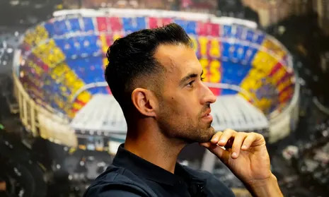Sergio Busquets Chơi bóng giống như đánh cờ, bạn phải tính toán mọi nước đi và kiểm soát tất cả 8