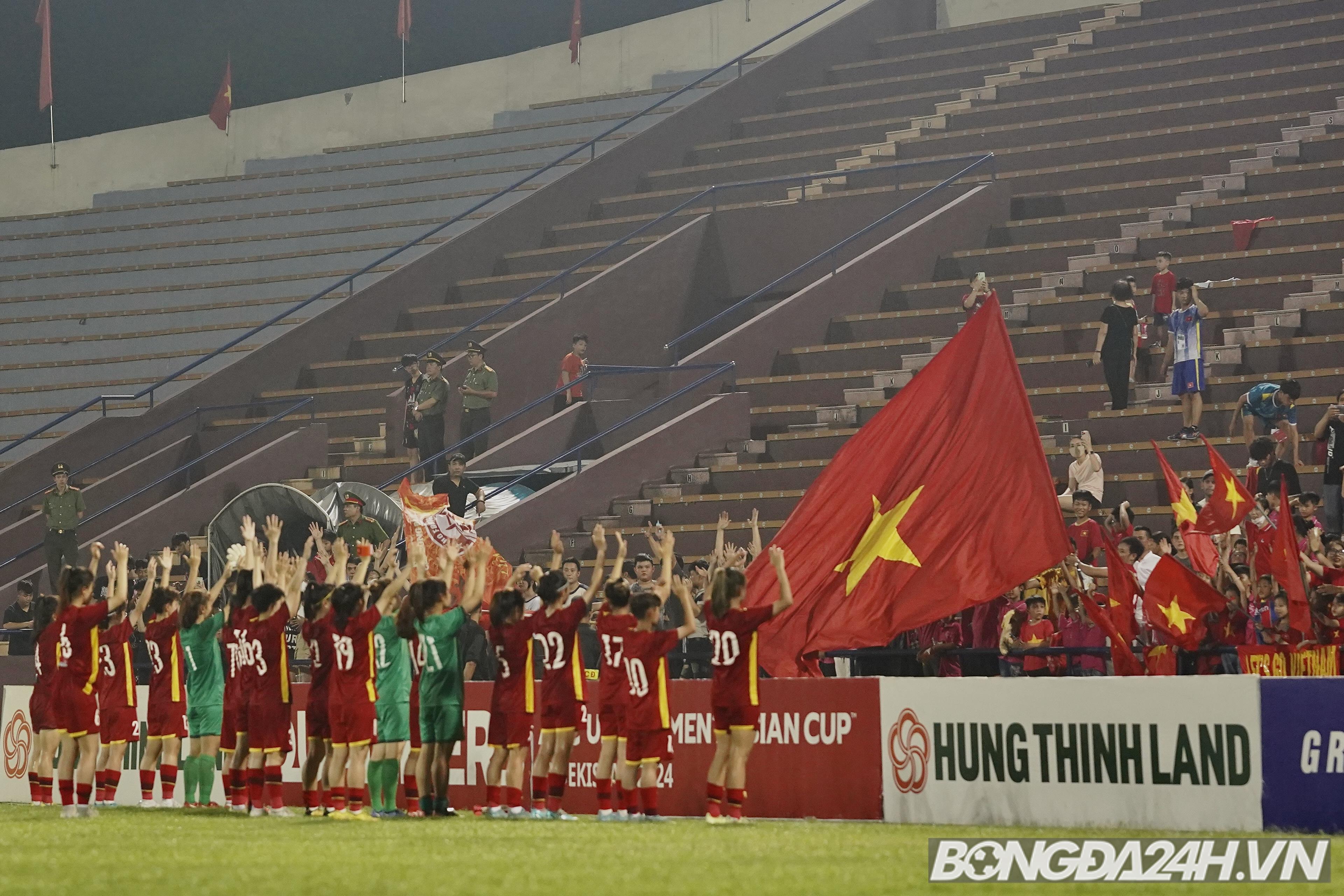 Tuyển thủ nữ U20 Việt Nam bỏ lỡ màn tri ân CĐV cùng đội vì chấn thương 1
