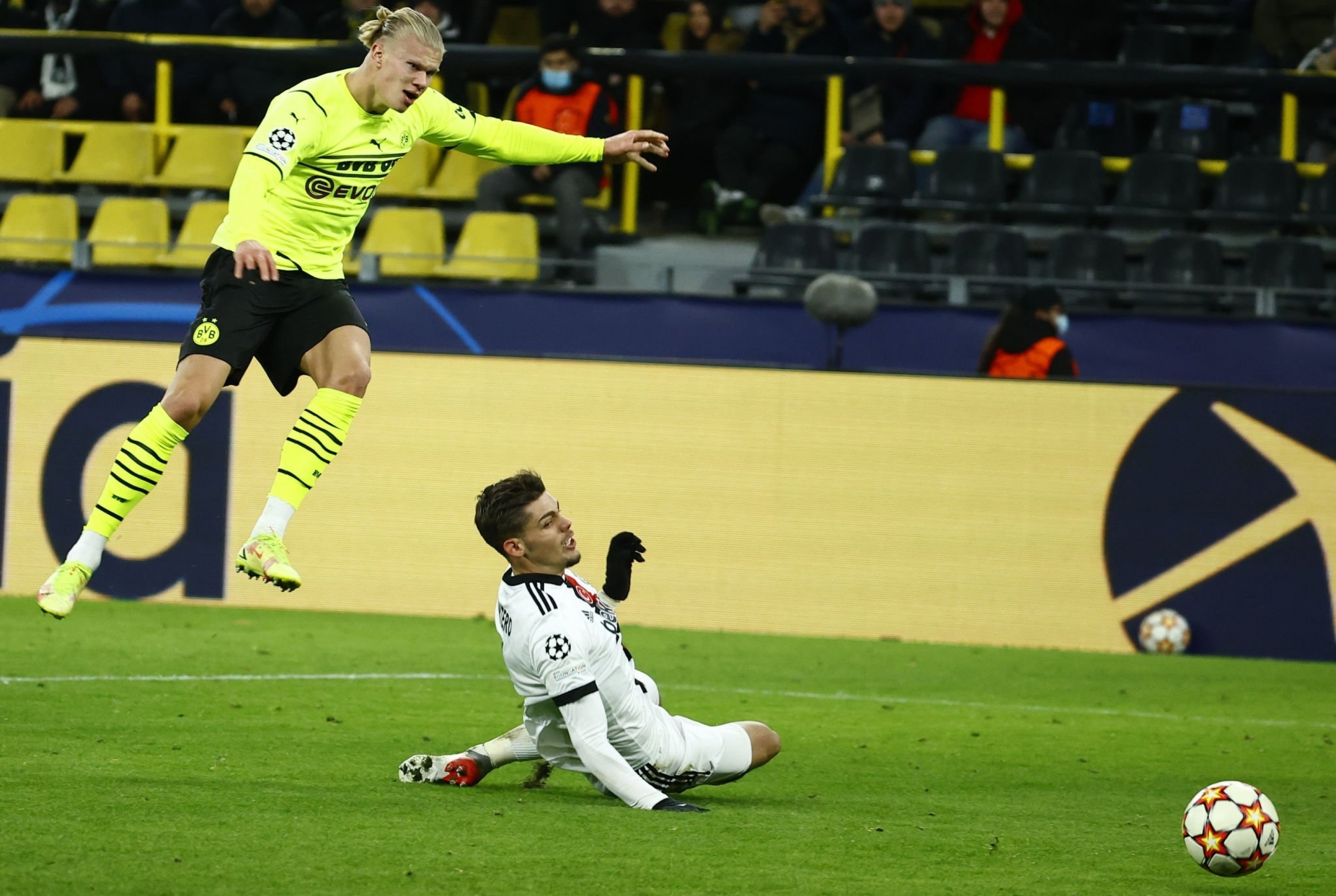 Phải làm gì đây khi nhiệm vụ của bạn là ngăn chặn Haaland 2