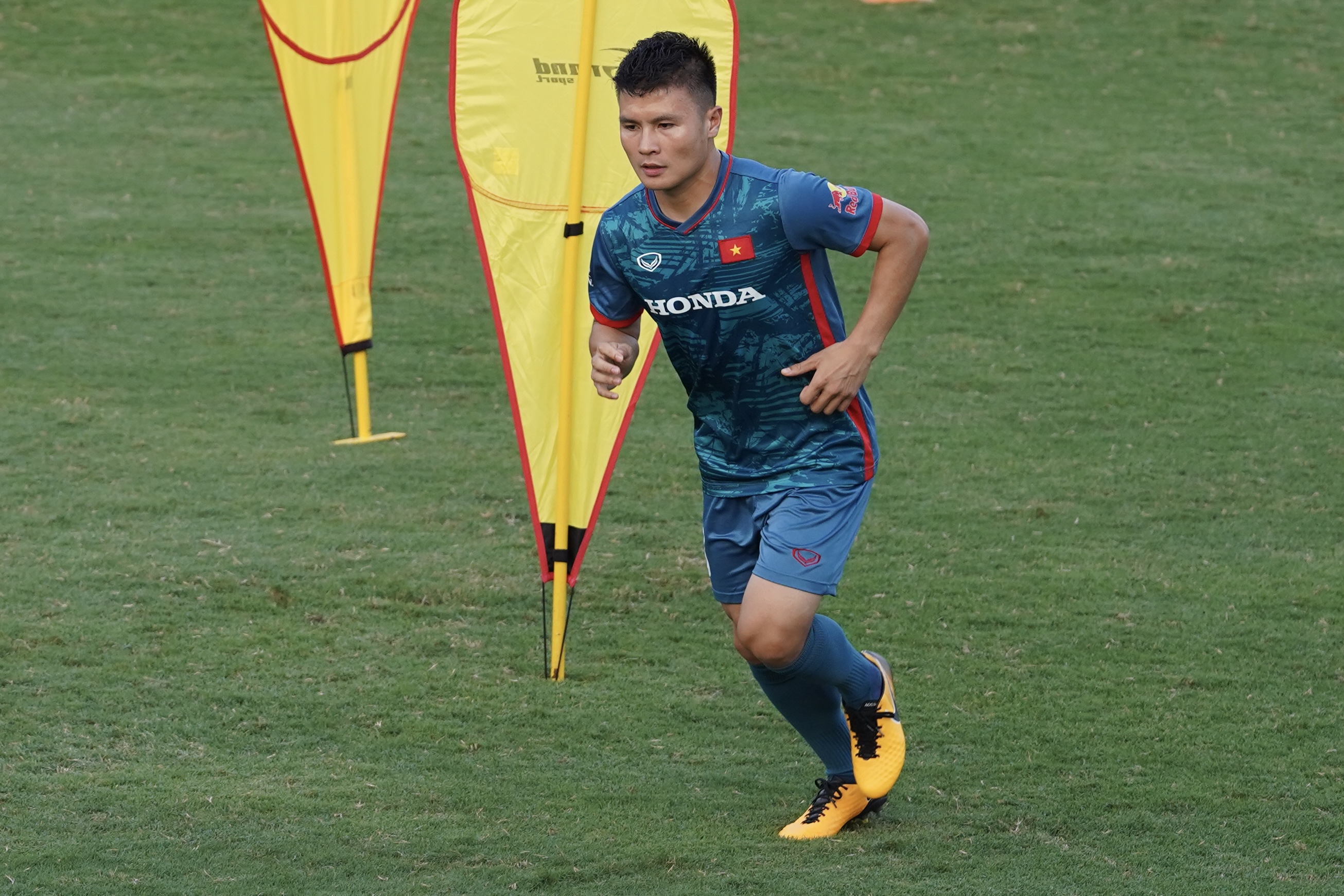 Quang Hai dT Viet Nam tap chieu 10/6