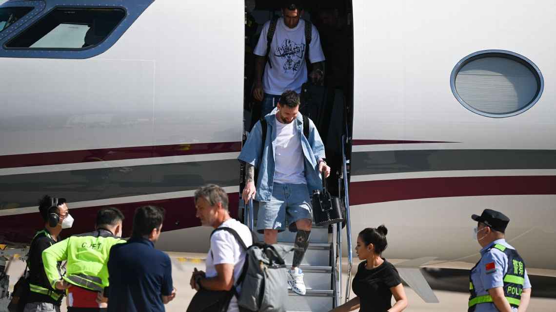 Lionel Messi gặp sự cố khi đến Trung Quốc 1