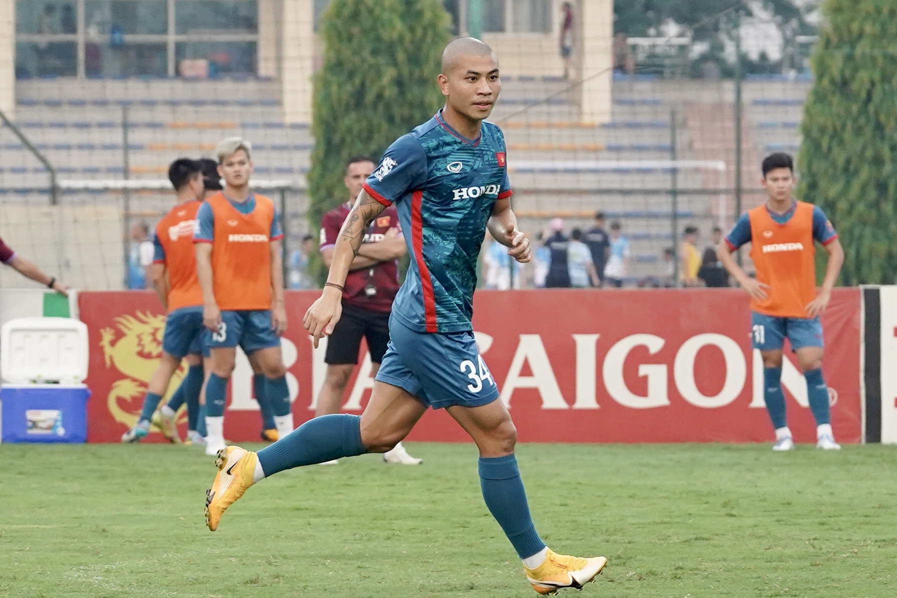 Công Phượng, Quang Hải giữ phong thái tập luyệp chuyên nghiệp 5