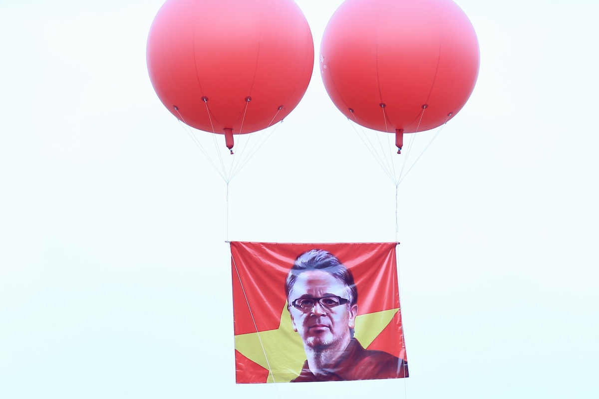 HLV Philippe Troussier tren san Lach Tray 14/6