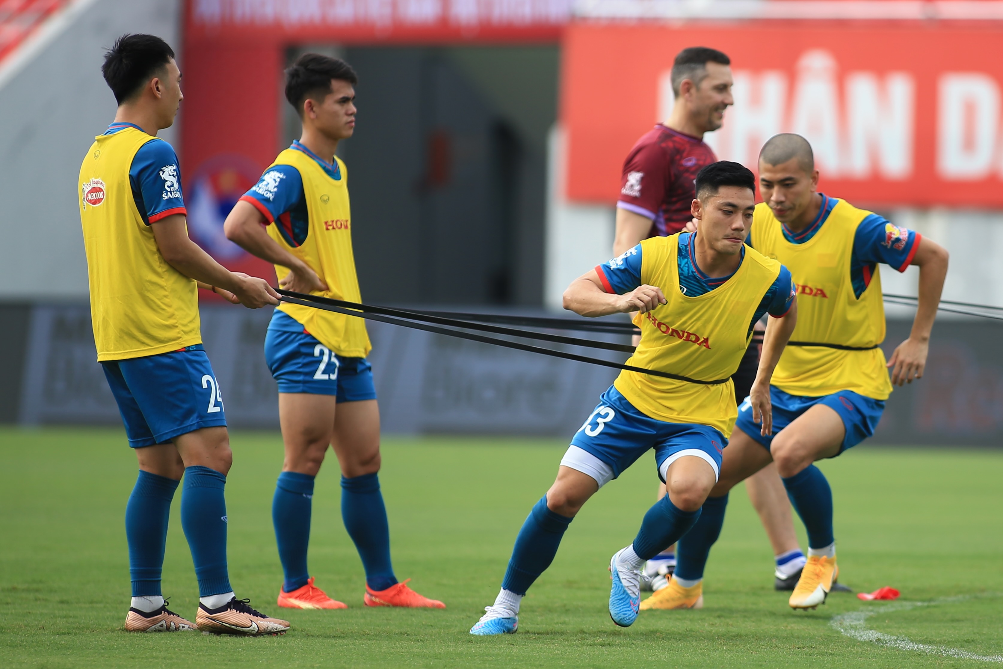 Công Phượng, Quang Hải quyết chứng tỏ mình trước Hồng Kông 11