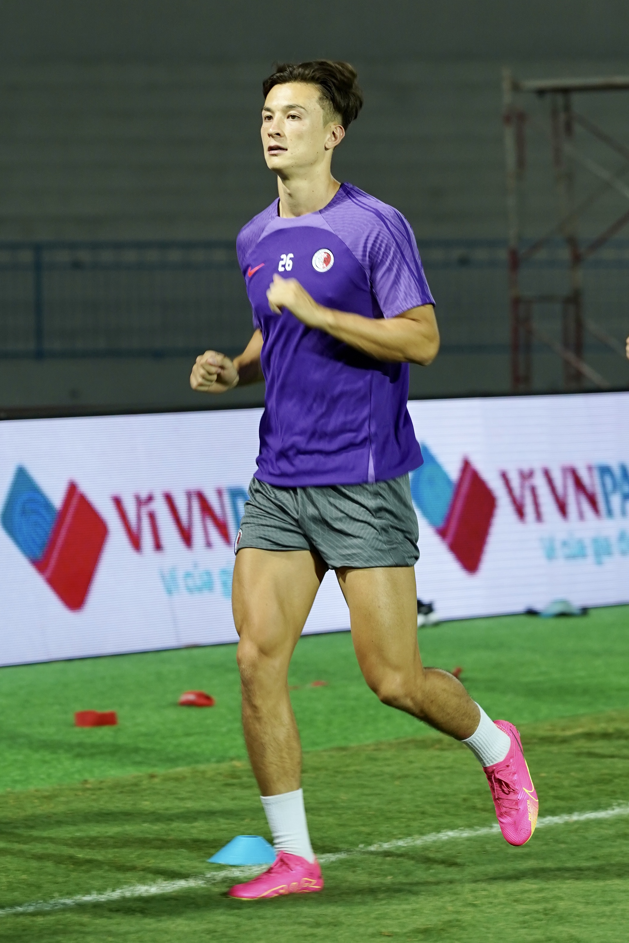 Dàn sao nhập tịch của Hồng Kông (TQ) nổi bật trong buổi làm quen sân 3 Dàn sao nhập tịch của Hồng Kông (TQ) nổi bật trong buổi làm quen sân 3