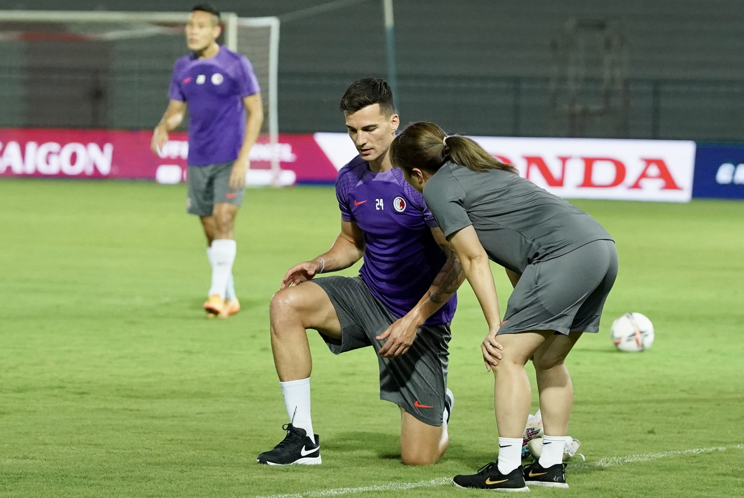 Dàn sao nhập tịch của Hồng Kông (TQ) nổi bật trong buổi làm quen sân 7 Dàn sao nhập tịch của Hồng Kông (TQ) nổi bật trong buổi làm quen sân 7