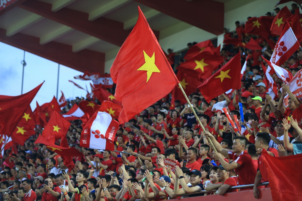 Khán đài đặc biệt của CĐV Việt Nam trước Hong Kong 3