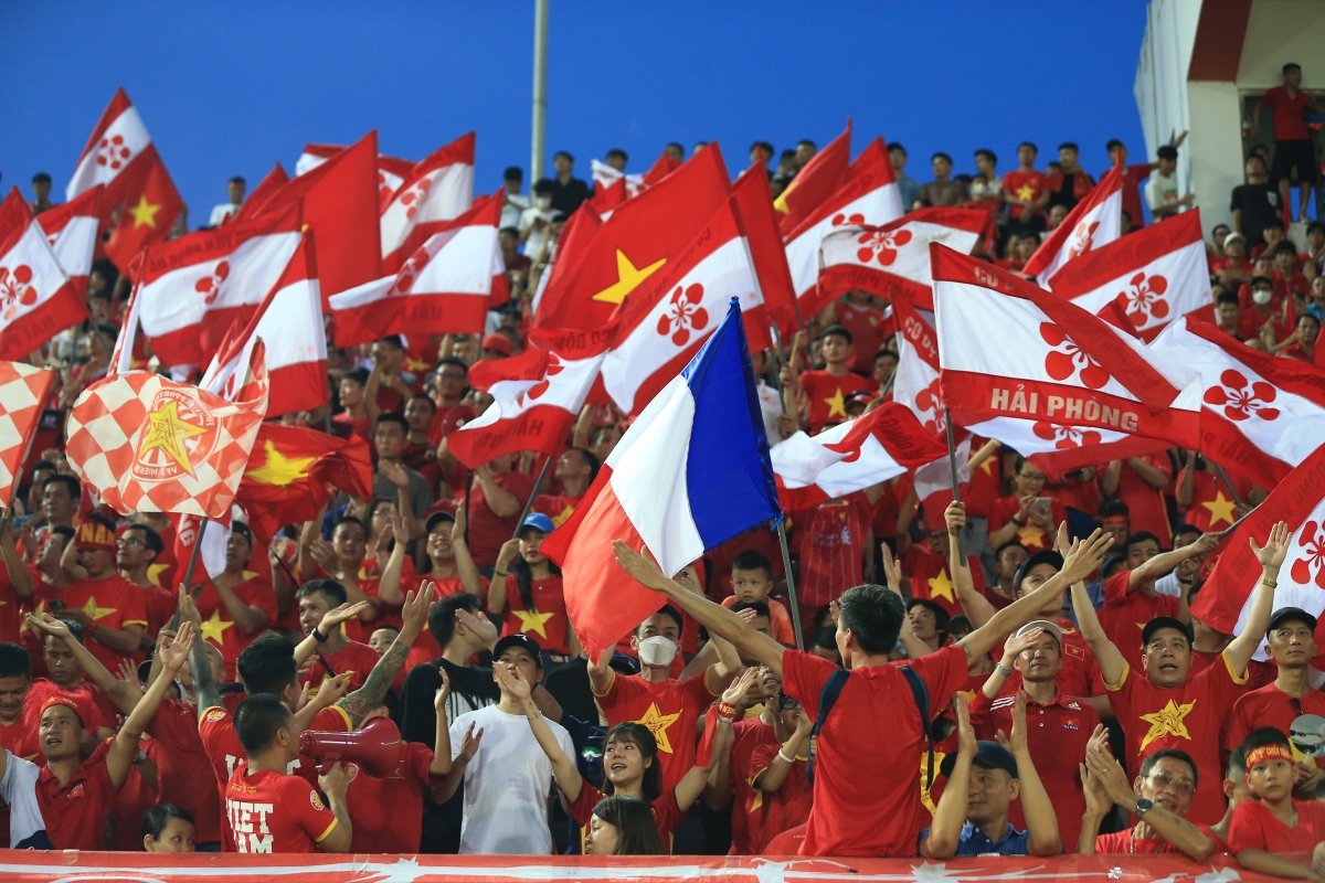 Khán đài đặc biệt của CĐV Việt Nam trước Hong Kong 5