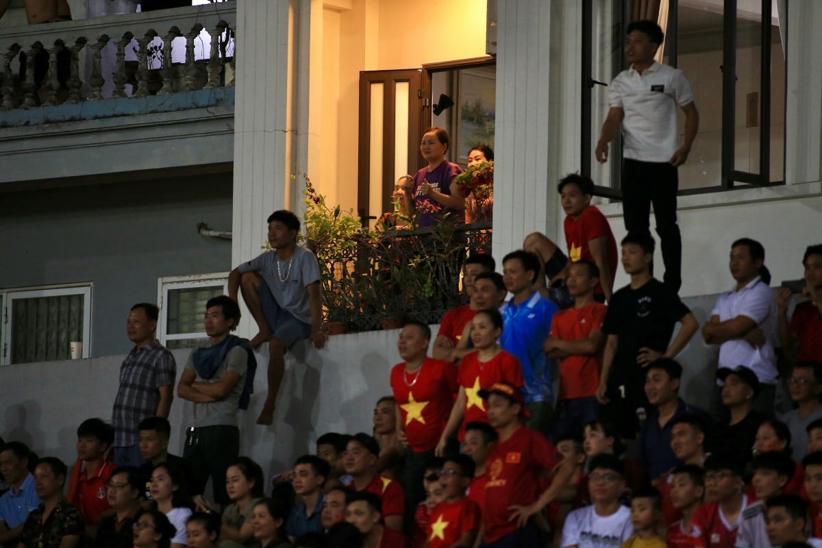 Khán đài đặc biệt của CĐV Việt Nam trước Hong Kong 7