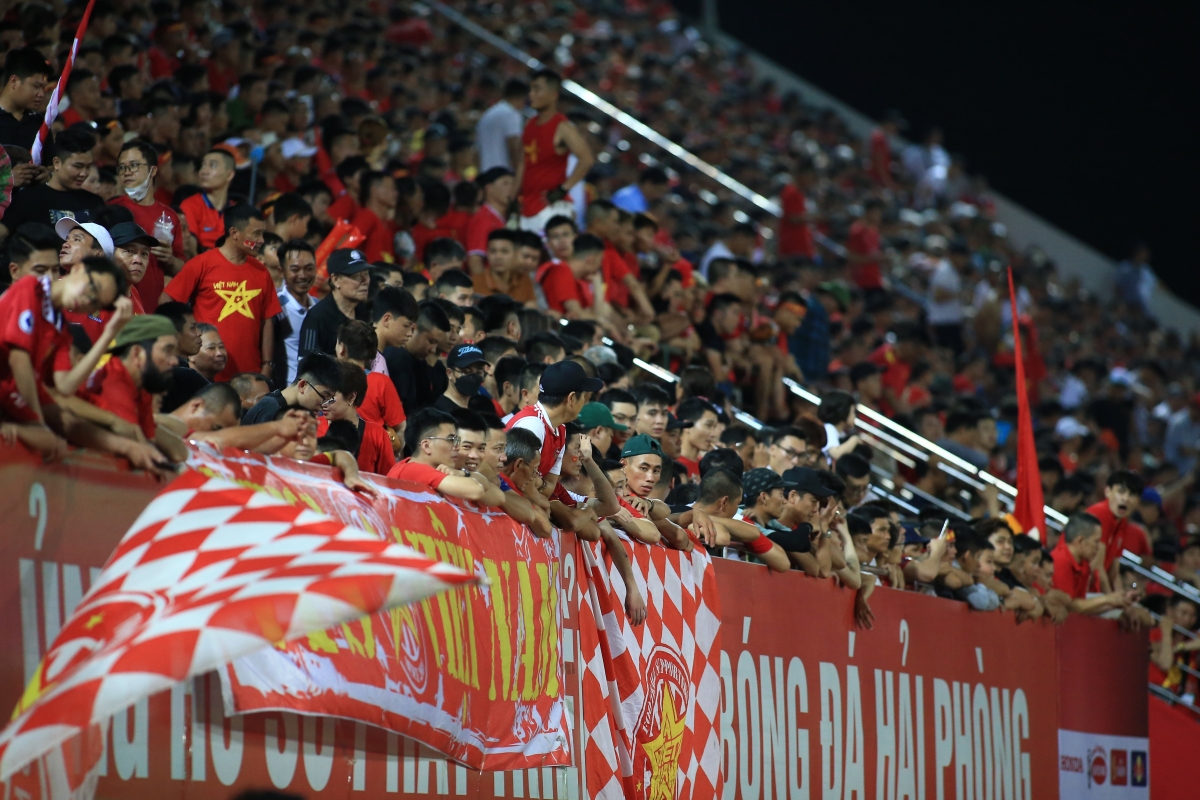 Khán đài đặc biệt của CĐV Việt Nam trước Hong Kong 10