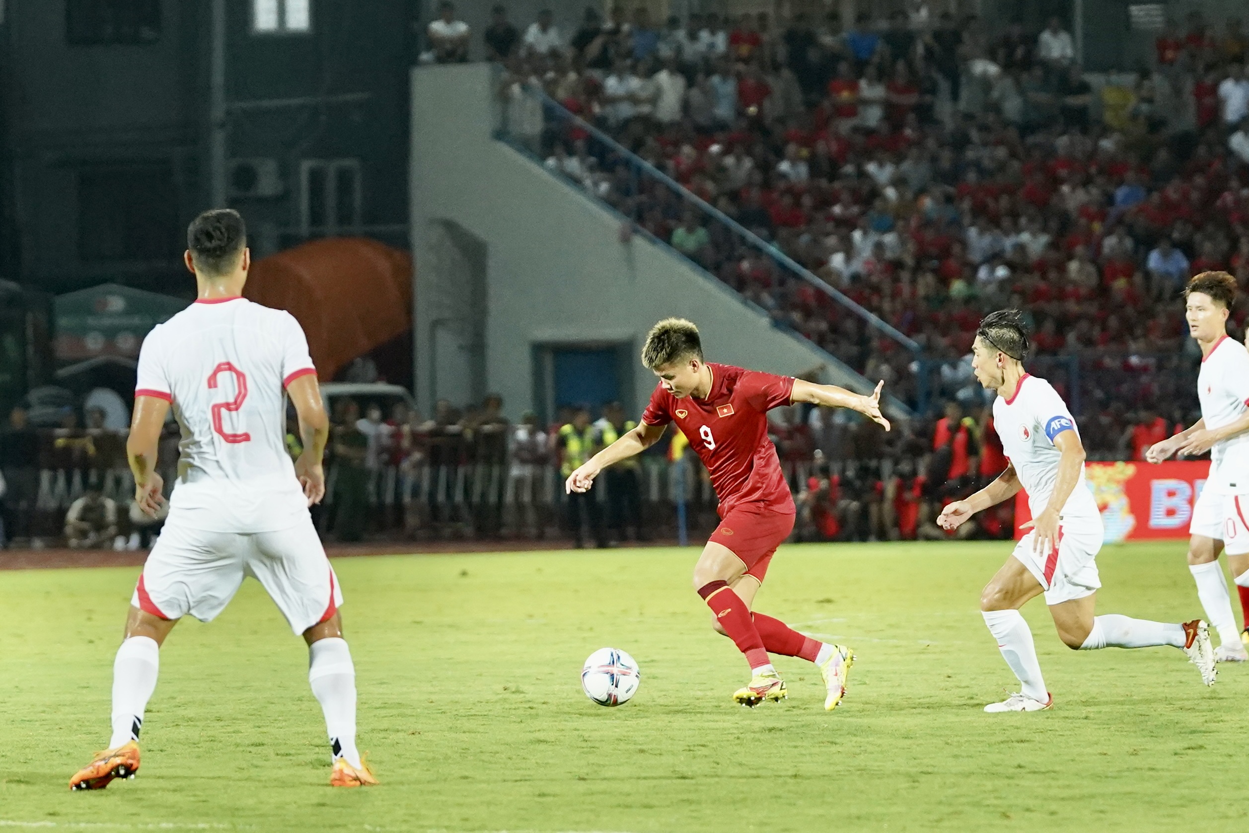 Doãn Hải My tranh thủ chống đói cổ vũ bạn trai Văn Hậu 6 Doãn Hải My tranh thủ chống đói cổ vũ bạn trai Văn Hậu 6