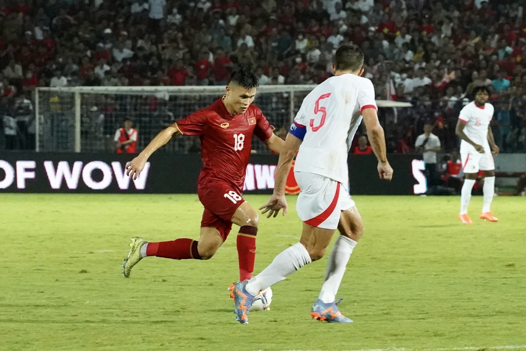 Doãn Hải My tranh thủ chống đói cổ vũ bạn trai Văn Hậu 5 Doãn Hải My tranh thủ chống đói cổ vũ bạn trai Văn Hậu 5