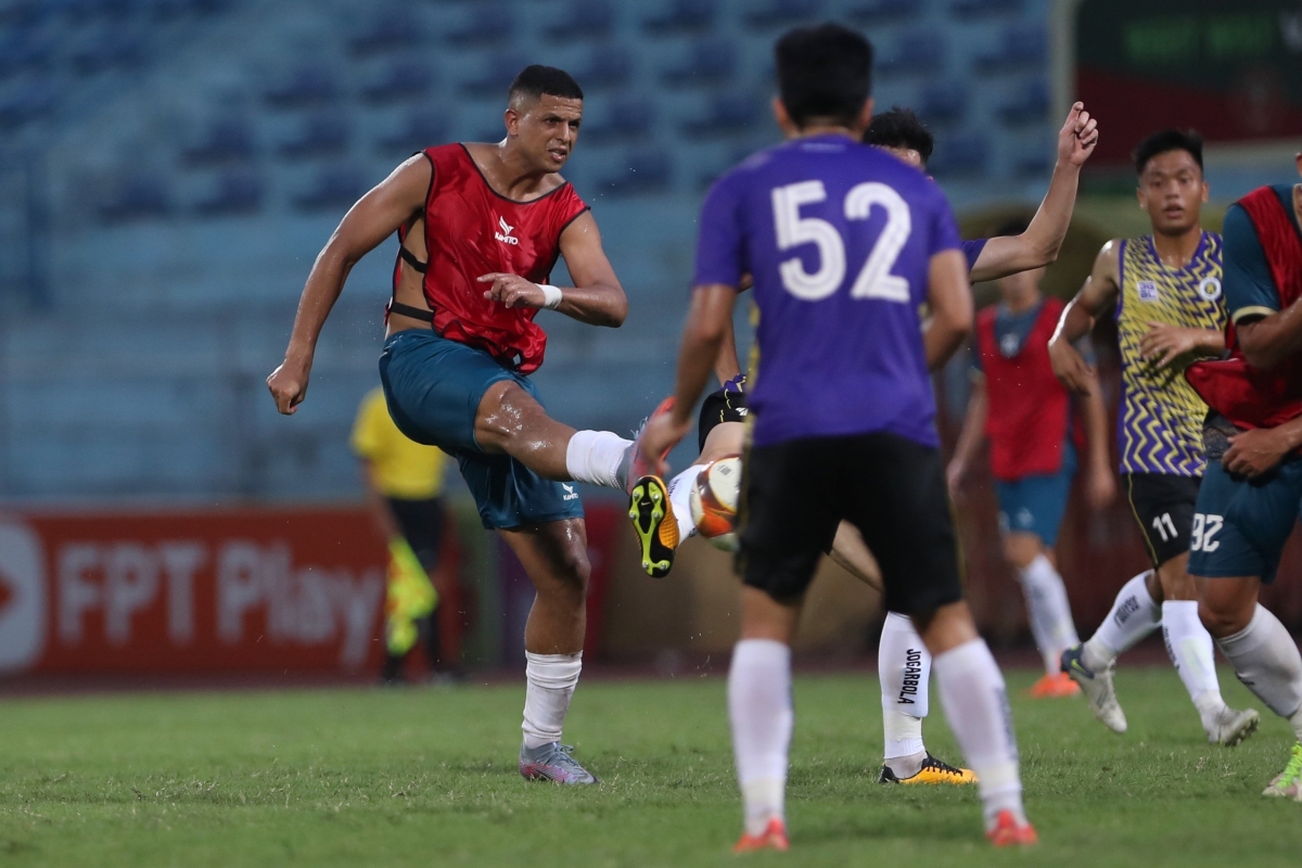 Văn Quyết góp mặt trong trận Hà Nội gặp Đà Nẵng 6