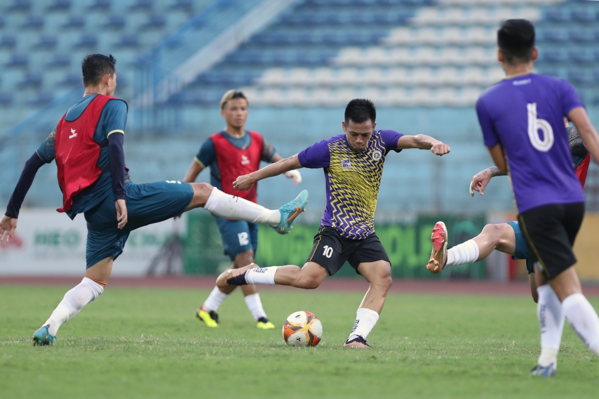 Van Quyet Ha Noi vs da Nang da tap 17/6