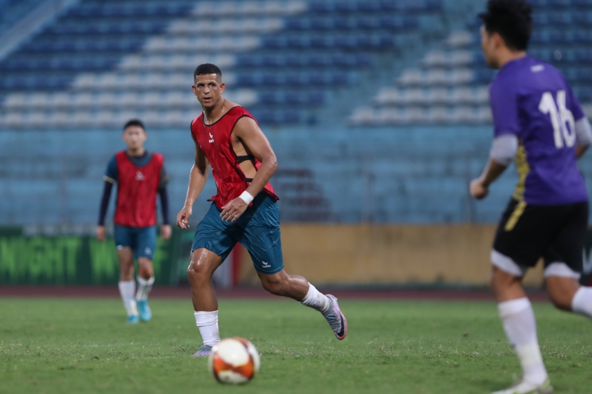 Văn Quyết góp mặt trong trận Hà Nội gặp Đà Nẵng 5