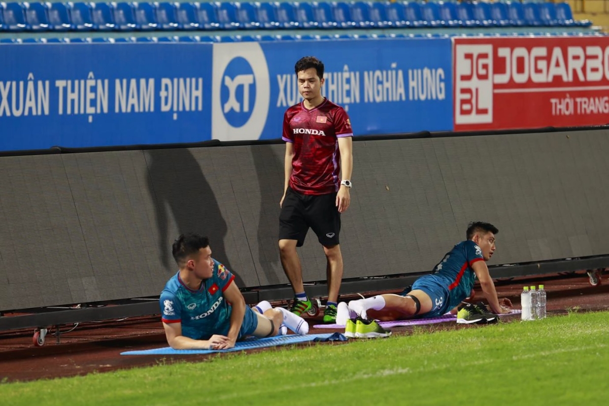 Lâm Ti Phông Hoàng Đức tập riêng ĐT Việt Nam tập 18/6 Lam Ti Phong Hoang duc tap rieng dT Viet Nam tap 18/6