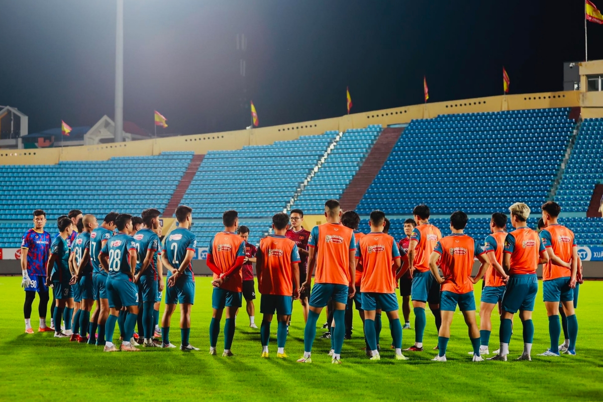 ĐT Việt Nam tập 18/6 dT Viet Nam tap 18/6