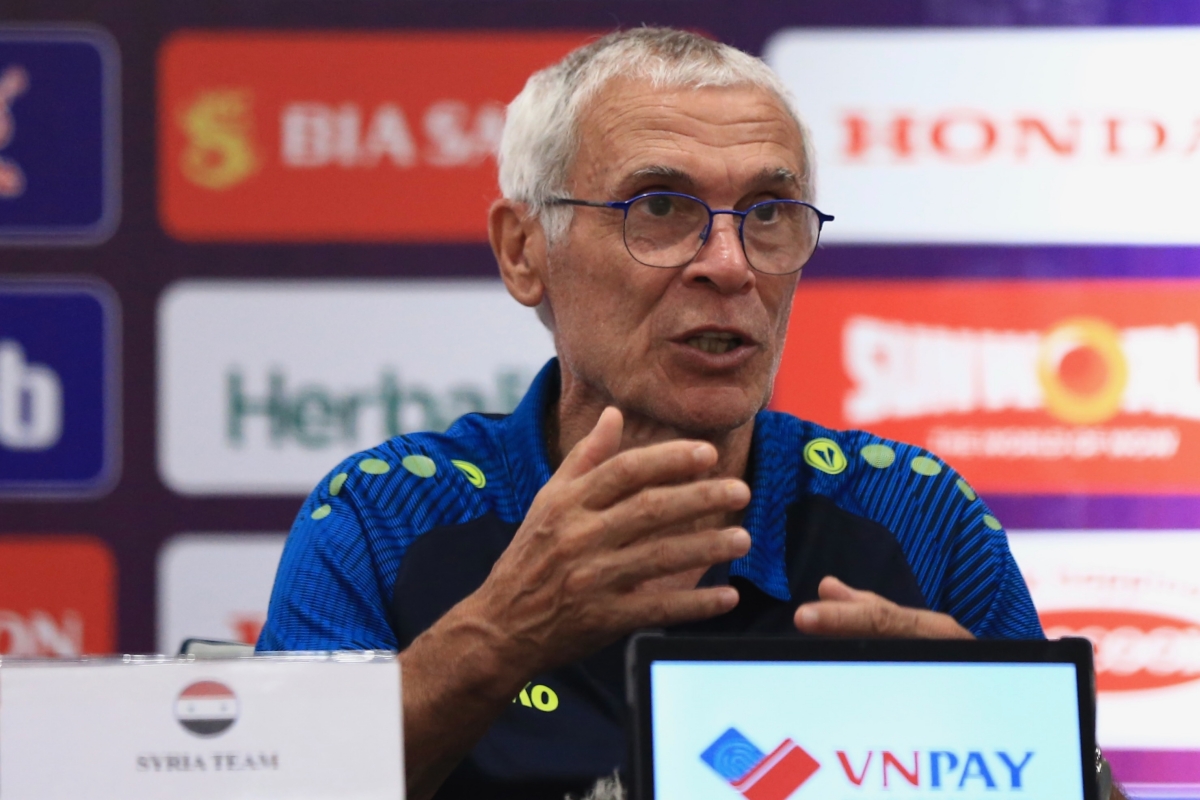 HLV Hector Cuper chia se truoc tran gap Viet Nam