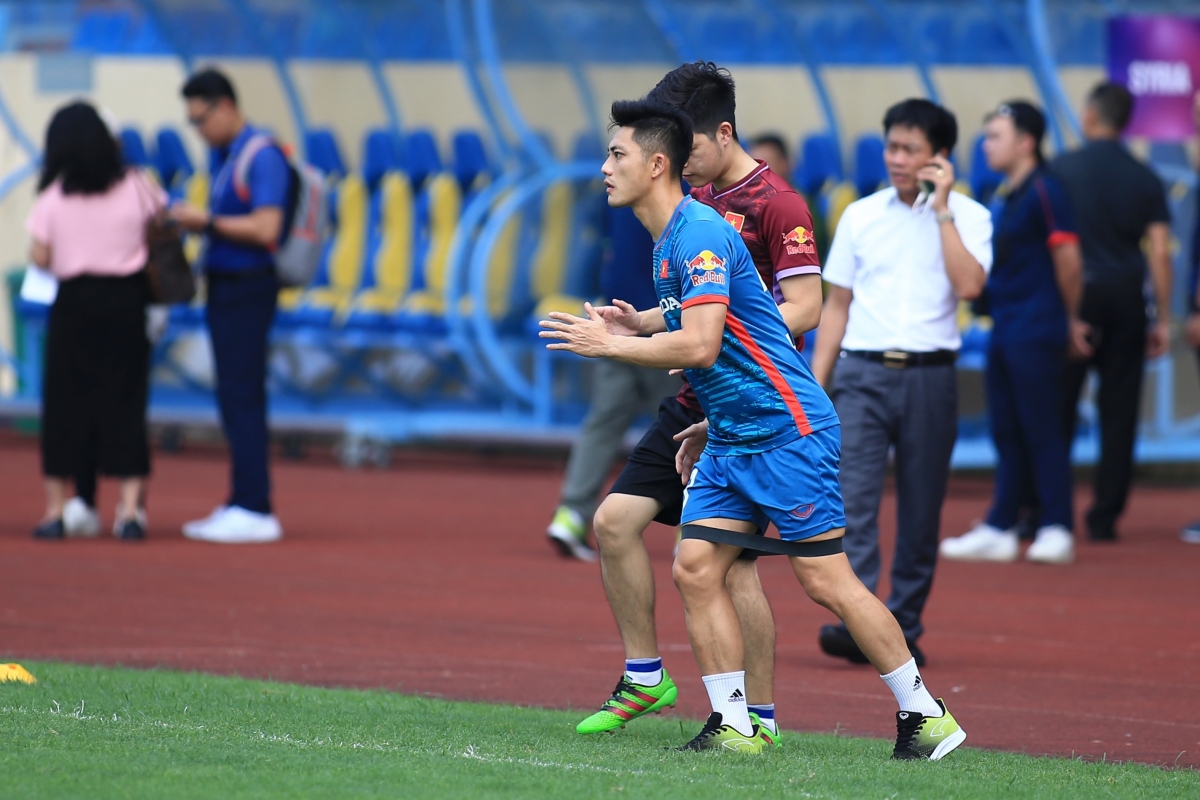 Lam Ti Phong dT Viet Nam tap 19/6 truoc Syria