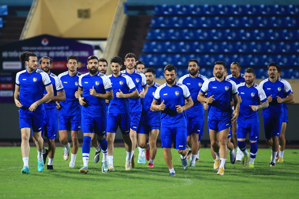 Dàn sao Syria thích thú ngắm nhìn sân Thiên Trường 2 Dàn sao Syria thích thú ngắm nhìn sân Thiên Trường 2