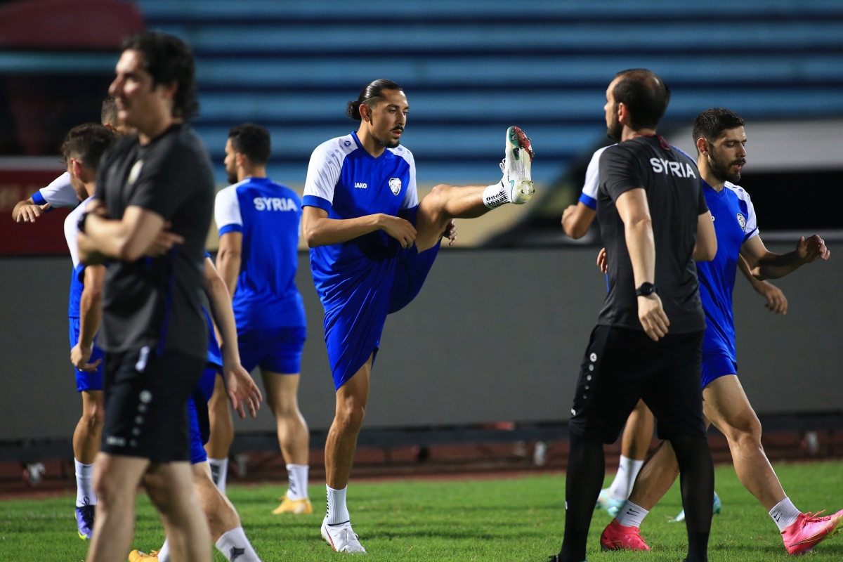 Dàn sao Syria thích thú ngắm nhìn sân Thiên Trường 3 Dàn sao Syria thích thú ngắm nhìn sân Thiên Trường 3