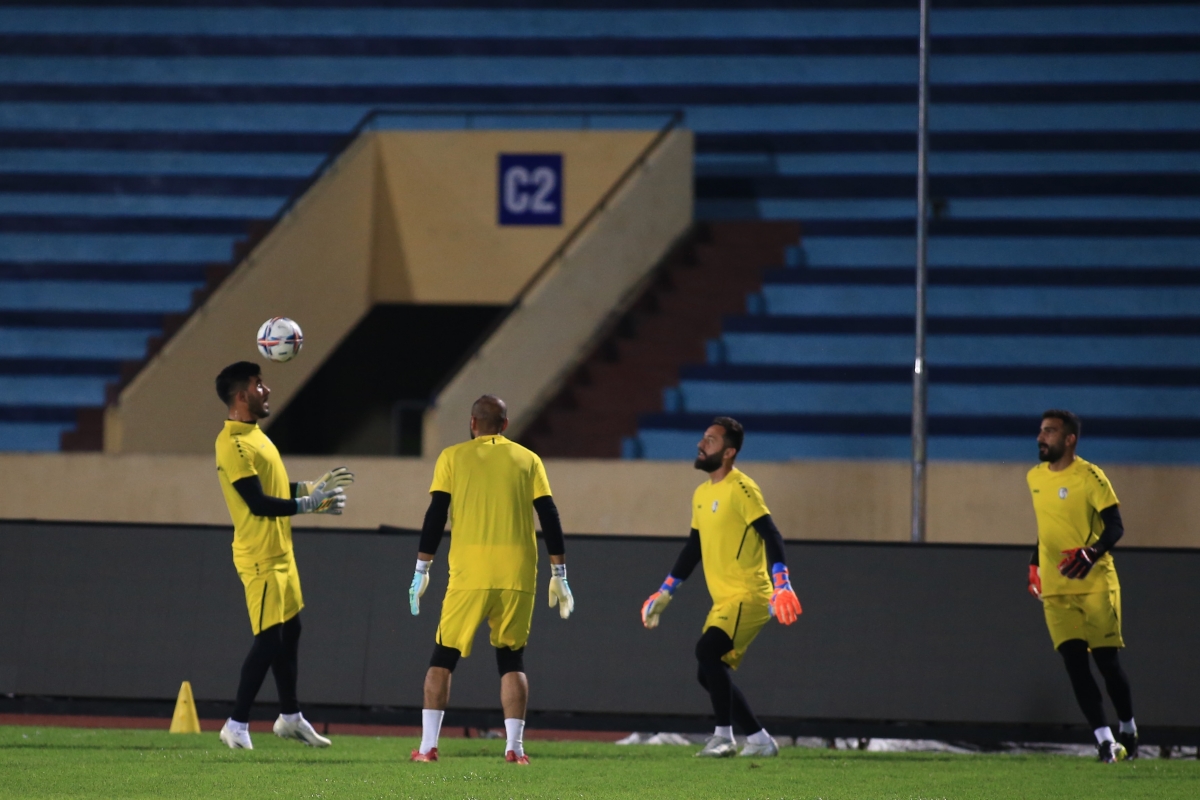 Dàn sao Syria thích thú ngắm nhìn sân Thiên Trường 4 Dàn sao Syria thích thú ngắm nhìn sân Thiên Trường 4