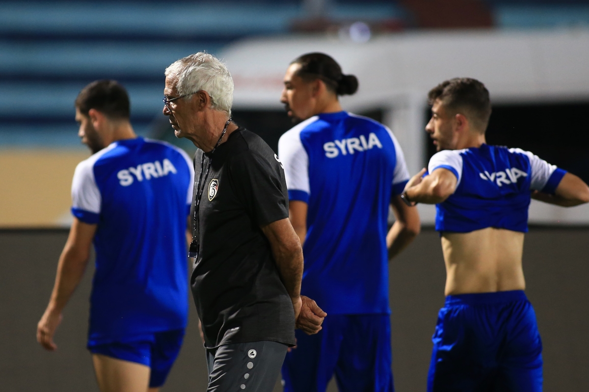 Biểu cảm của HLV Hector Cuper trước màn đối đầu tuyển Việt Nam 7 Biểu cảm của HLV Hector Cuper trước màn đối đầu tuyển Việt Nam 7