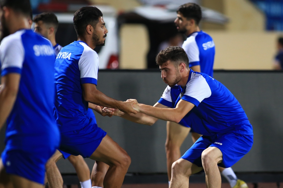 Dàn sao Syria thích thú ngắm nhìn sân Thiên Trường 5 Dàn sao Syria thích thú ngắm nhìn sân Thiên Trường 5