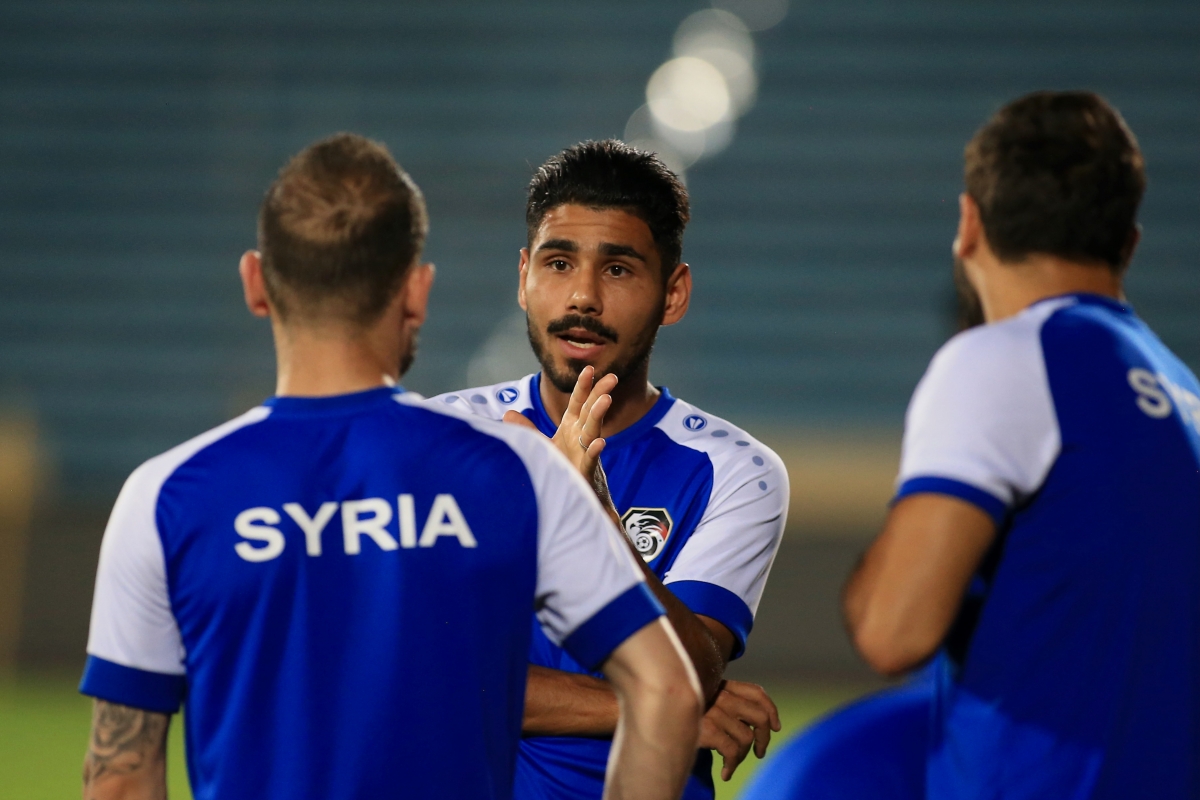 Dàn sao Syria thích thú ngắm nhìn sân Thiên Trường 1 Dàn sao Syria thích thú ngắm nhìn sân Thiên Trường 1