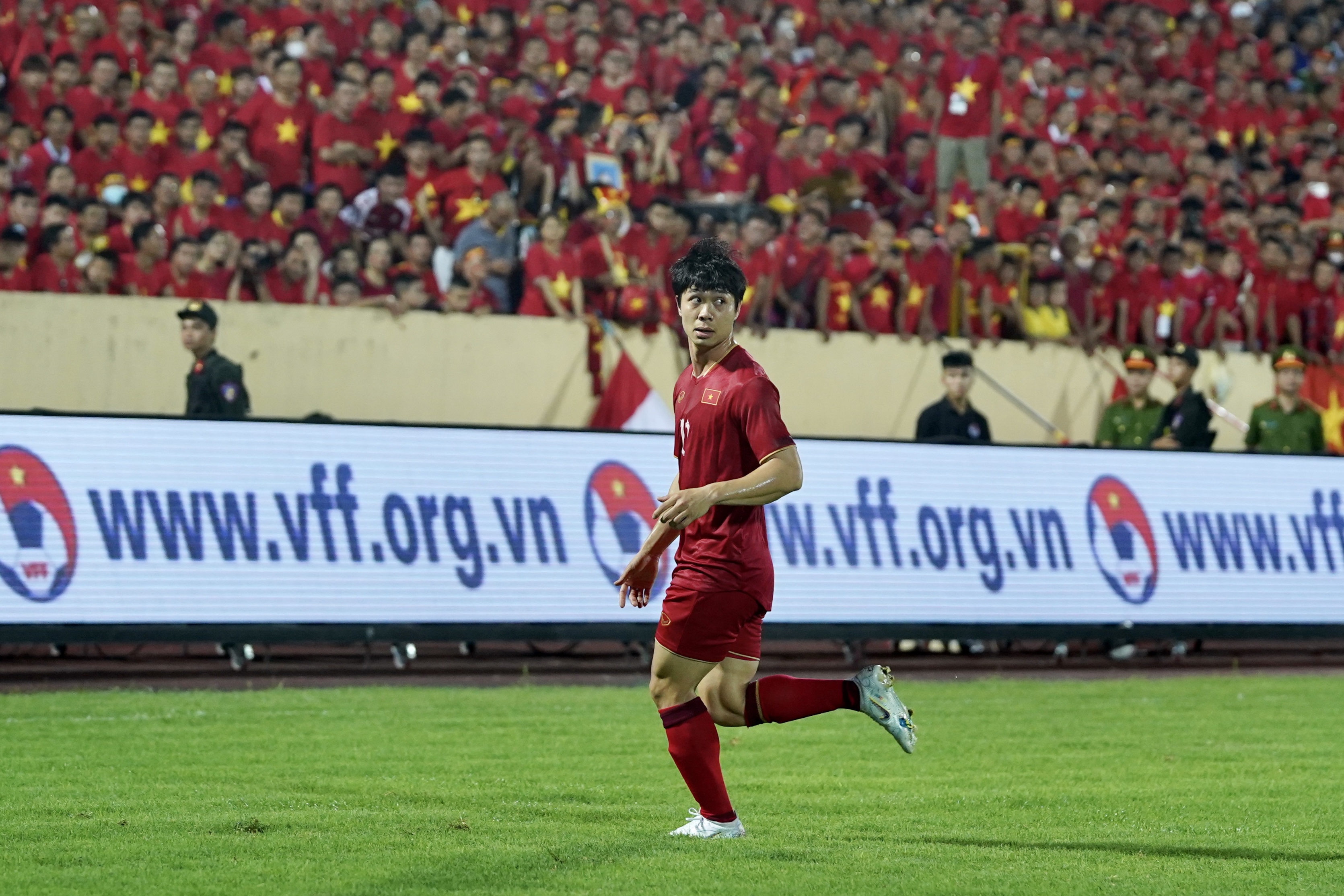 Công Phượng, Quang Hải thi nhau bắn phá trước khung thành của Syria 2 Công Phượng, Quang Hải thi nhau bắn phá trước khung thành của Syria 2