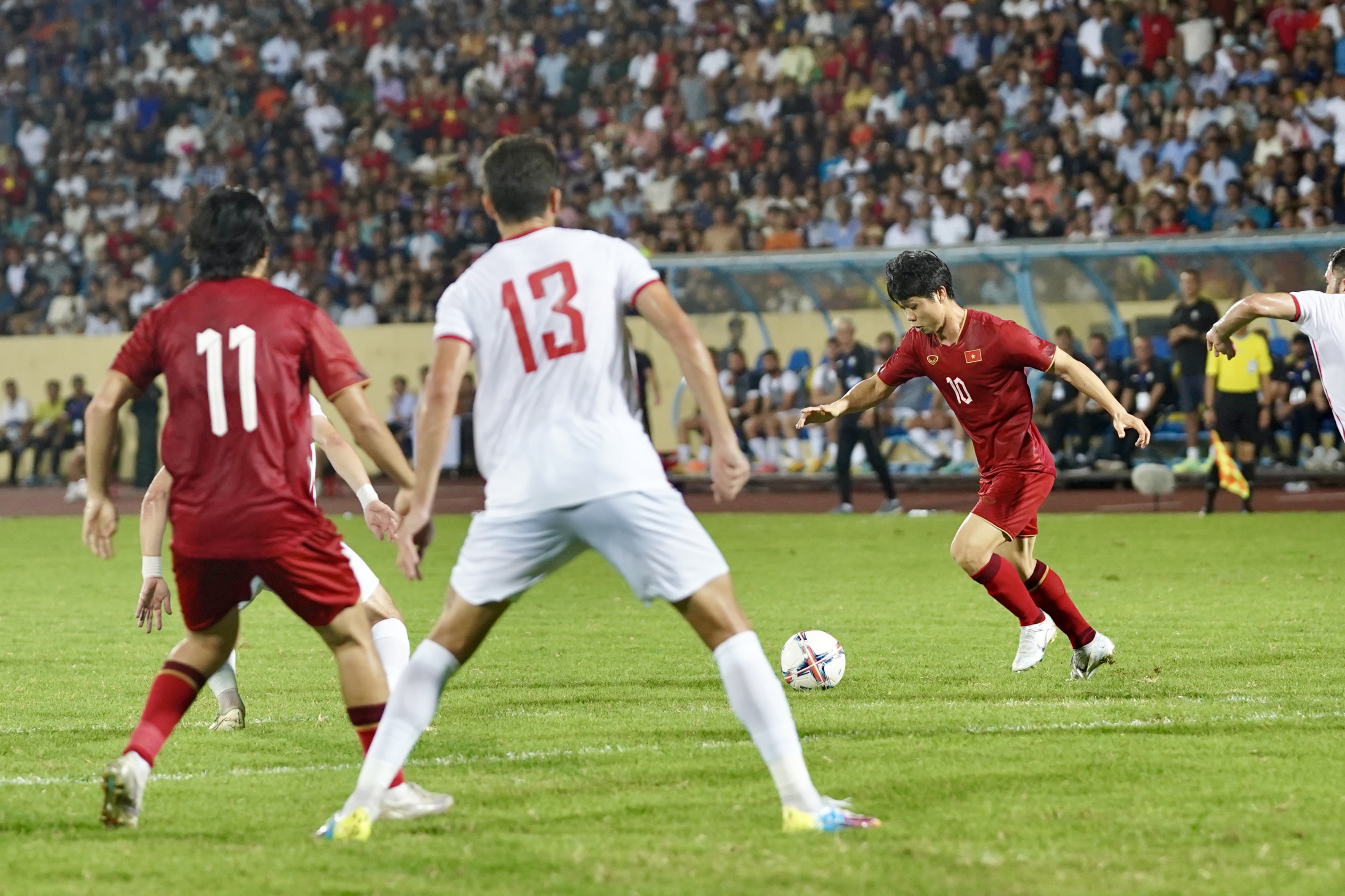 Công Phượng, Quang Hải thi nhau bắn phá trước khung thành của Syria 7 Công Phượng, Quang Hải thi nhau bắn phá trước khung thành của Syria 7