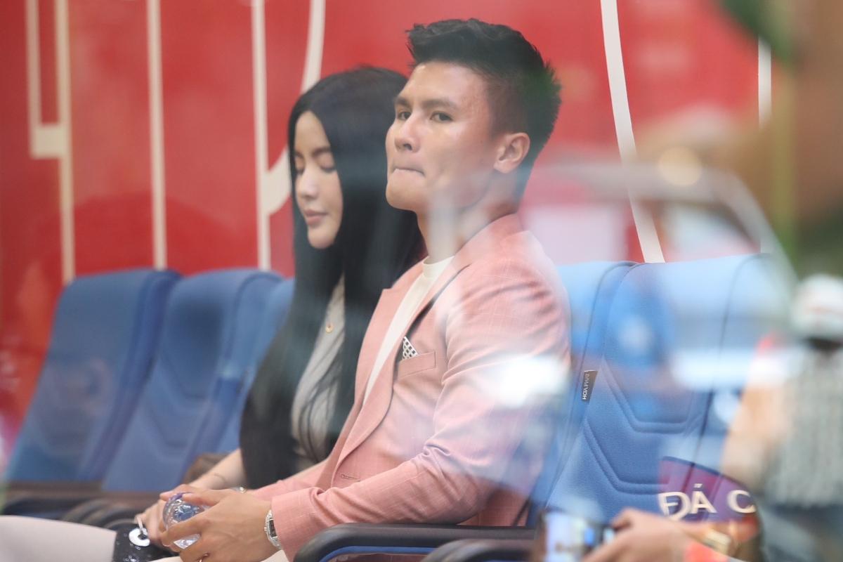 Quang Hai ra mat CLB CAHN sang 23/6. anh: NL