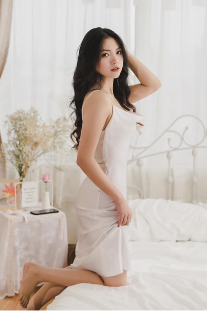 Mina tự tin khoe dáng trước ống kính