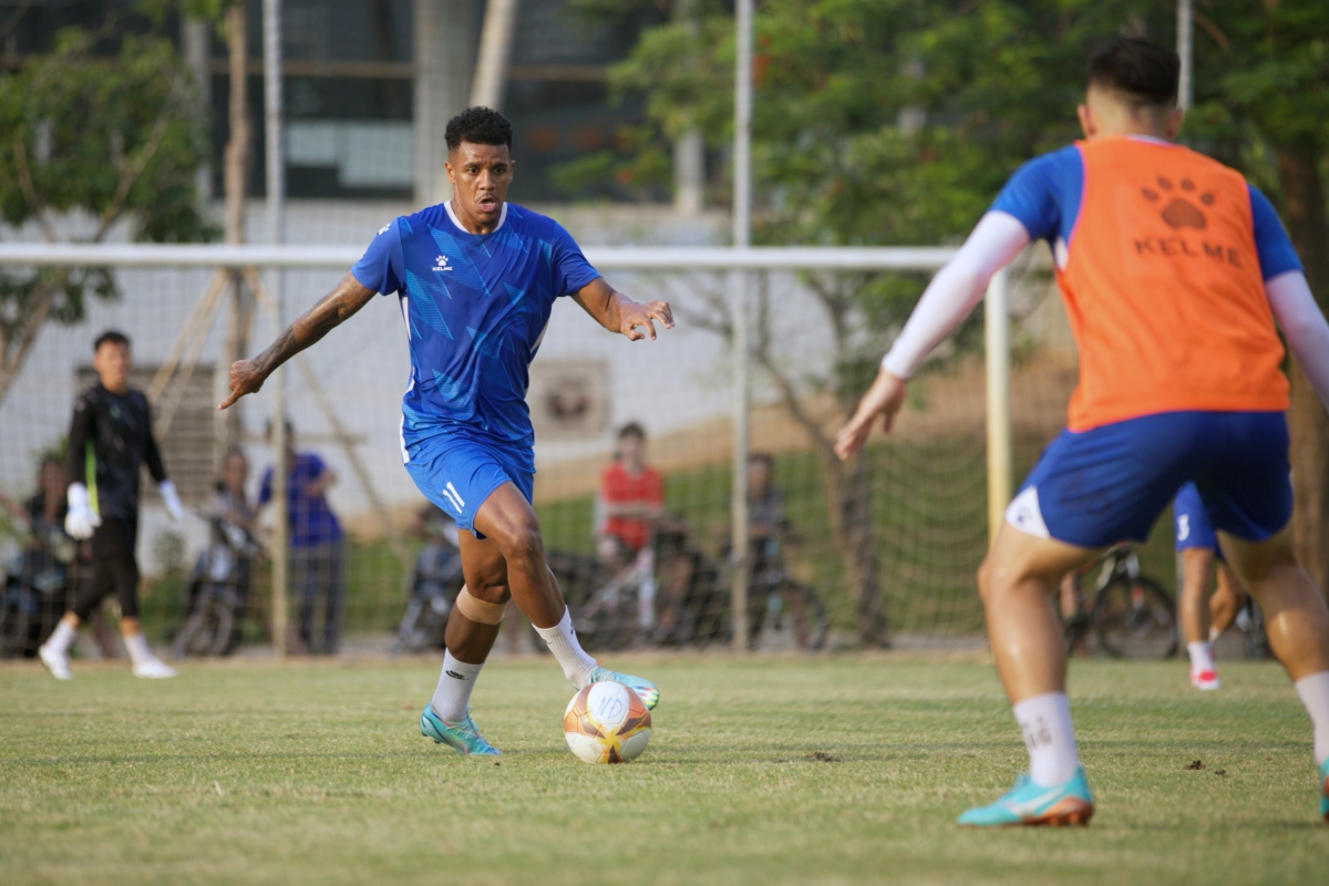 Nam Định chiêu mộ Douglas Coutinho, sẵn sàng đối đầu Thanh Hoá 1 Nam Định chiêu mộ Douglas Coutinho, sẵn sàng đối đầu Thanh Hoá 1