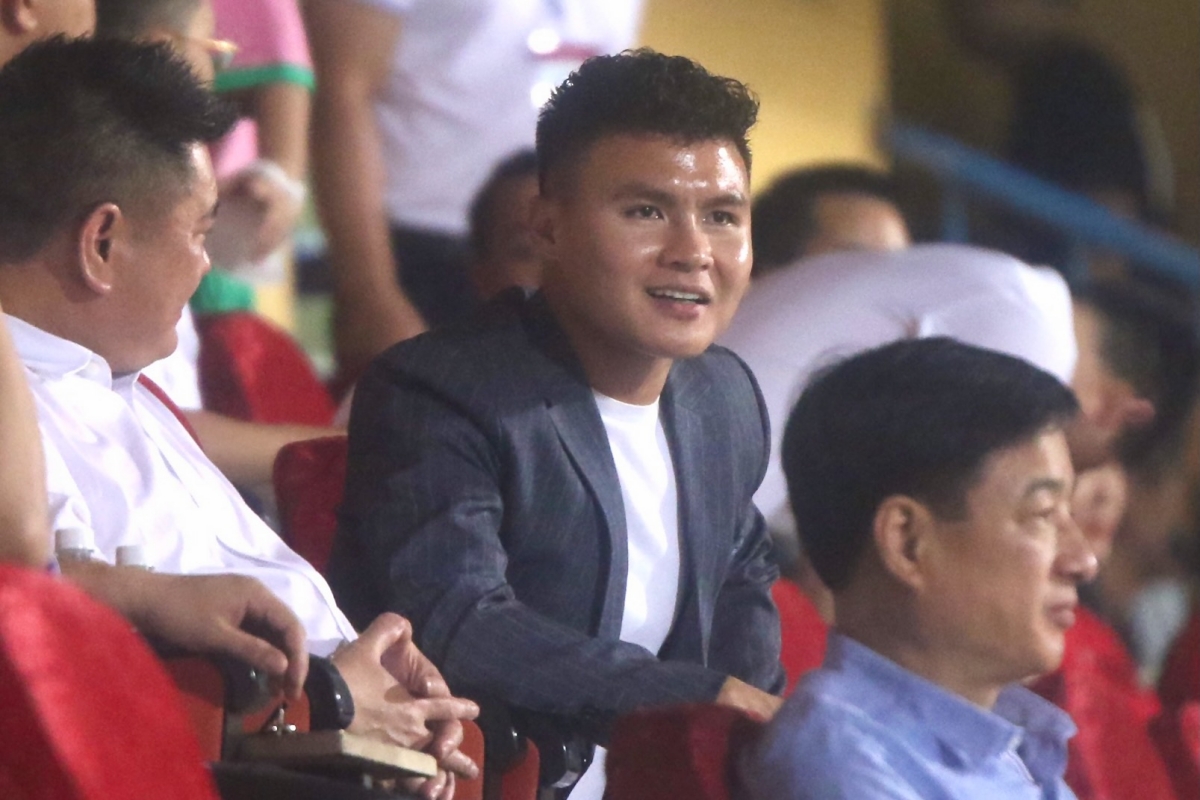 Quang Hải ra mắt CLB CAHN trong cơn mưa tầm tã 7