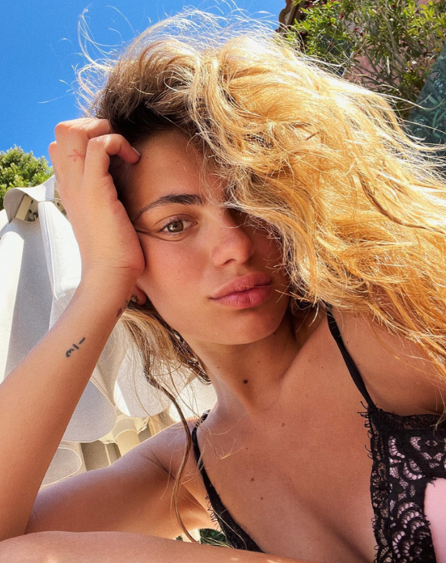 Ngắm nhan sắc bạn gái cực xinh và nóng bỏng của Tonali 6