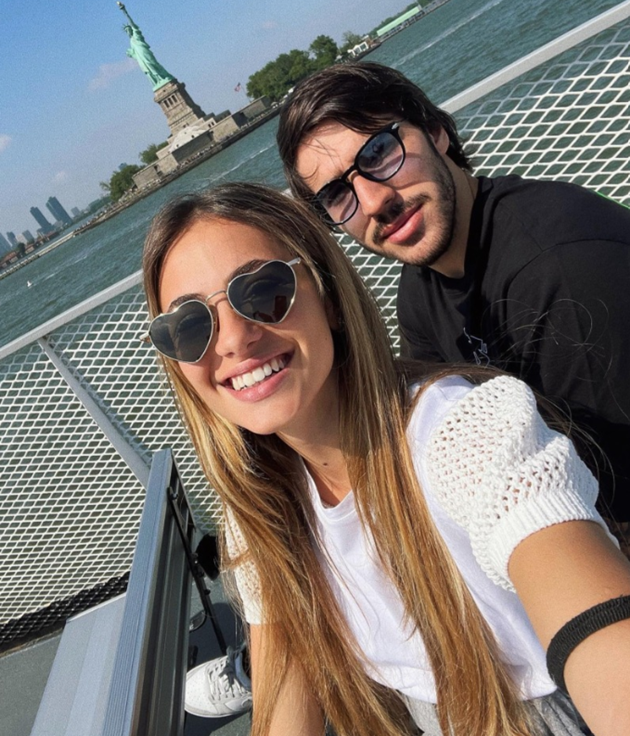 Ngắm nhan sắc bạn gái cực xinh và nóng bỏng của Tonali 4