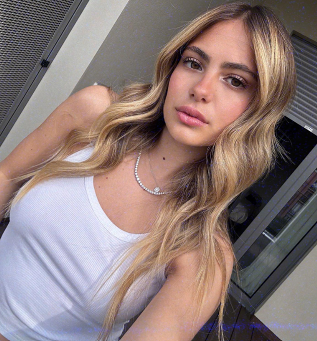 Ngắm nhan sắc bạn gái cực xinh và nóng bỏng của Tonali 3