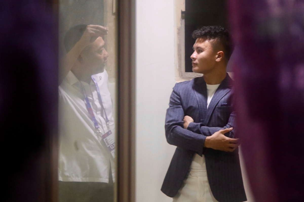 Quang Hải ra mắt CLB CAHN trong cơn mưa tầm tã 1