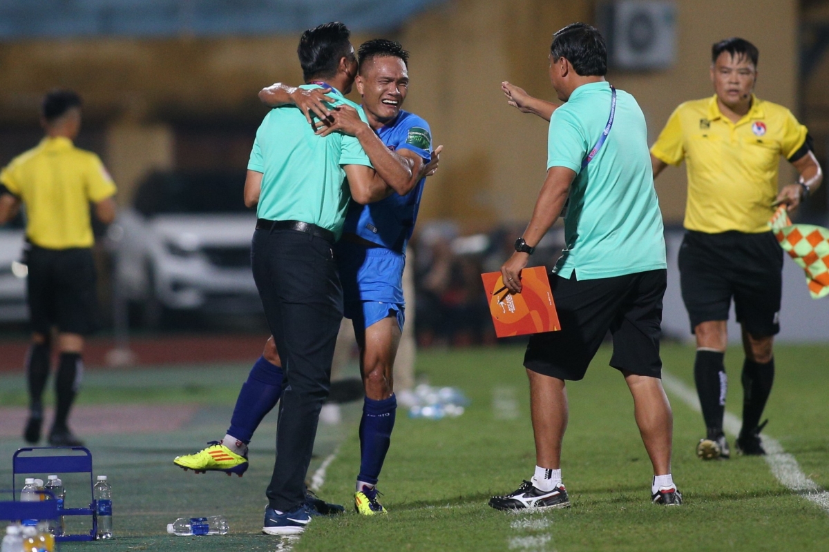 Bàn thắng đặc biệt của cầu thủ 9 năm mới trở lại sân cỏ 2 Bàn thắng đặc biệt của cầu thủ 9 năm mới trở lại sân cỏ 2