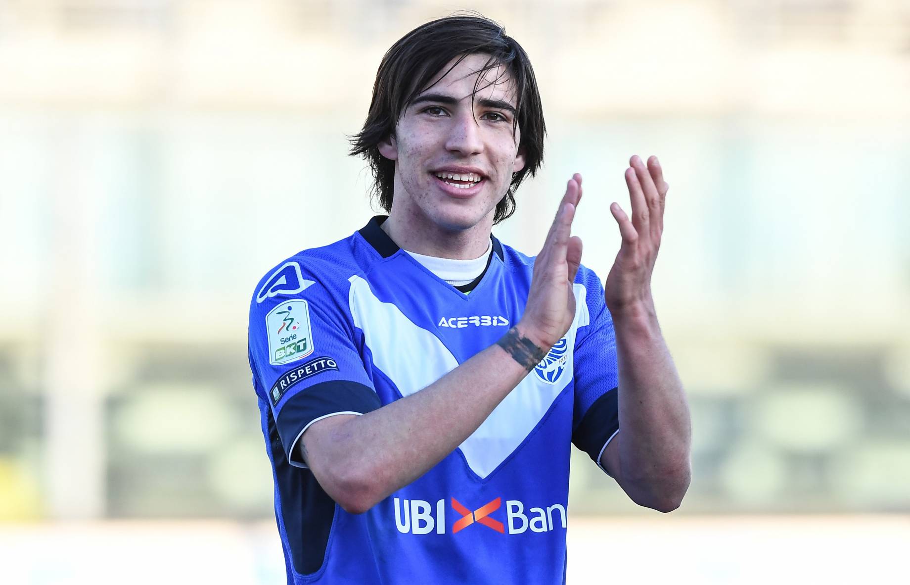 Sandro Tonali Milanista có giao diện Pirlo kèm hệ điều hành Gattuso và De Rossi 2 Sandro Tonali Milanista có giao diện Pirlo kèm hệ điều hành Gattuso và De Rossi 2