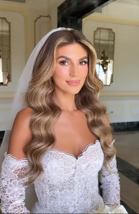 Người mẫu tuyệt đẹp kết hôn với tiền đạo của Bournemouth 2